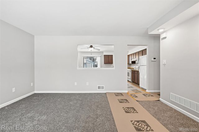 8422 Robindale Avenue, Dearborn Heights, MI 48127