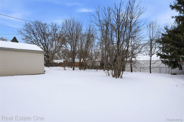 8422 Robindale Avenue, Dearborn Heights, MI 48127