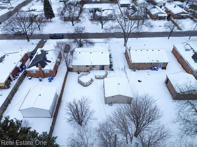 8422 Robindale Avenue, Dearborn Heights, MI 48127