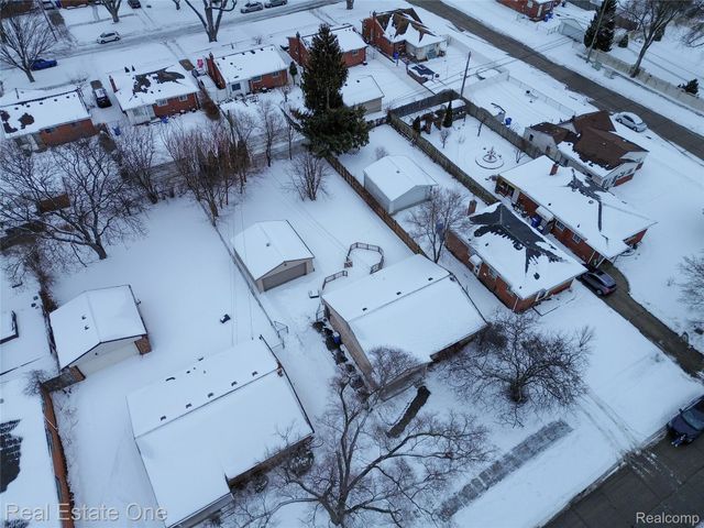 8422 Robindale Avenue, Dearborn Heights, MI 48127