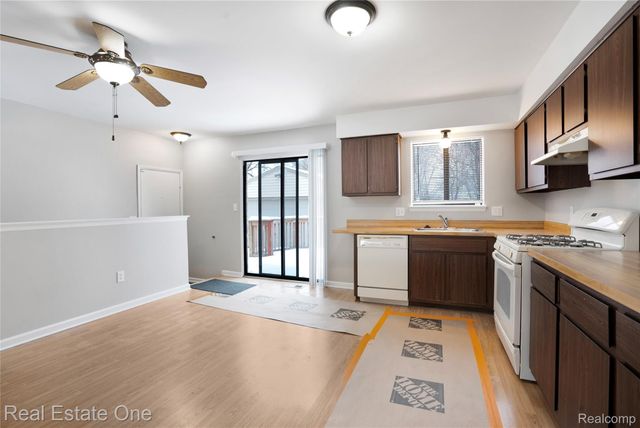 8422 Robindale Avenue, Dearborn Heights, MI 48127