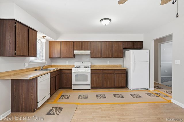 8422 Robindale Avenue, Dearborn Heights, MI 48127