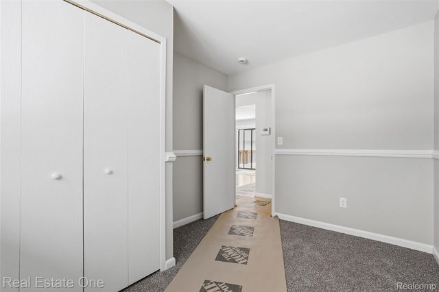 8422 Robindale Avenue, Dearborn Heights, MI 48127