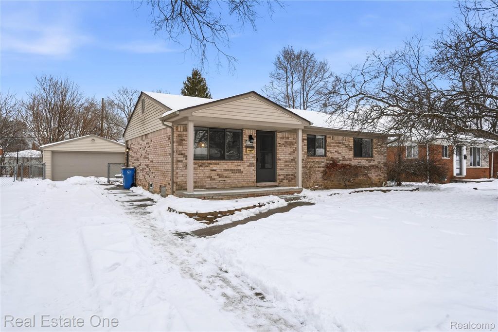 8422 Robindale Avenue, Dearborn Heights, MI 48127