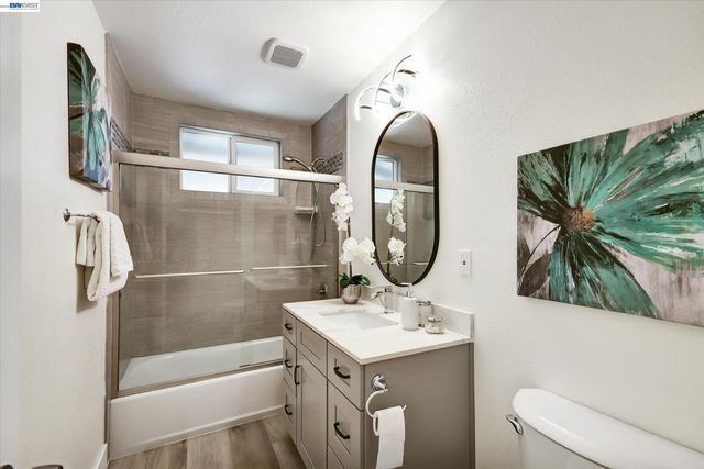 147 Wisteria Dr, East Palo Alto, CA 94303