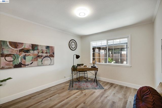 147 Wisteria Dr, East Palo Alto, CA 94303