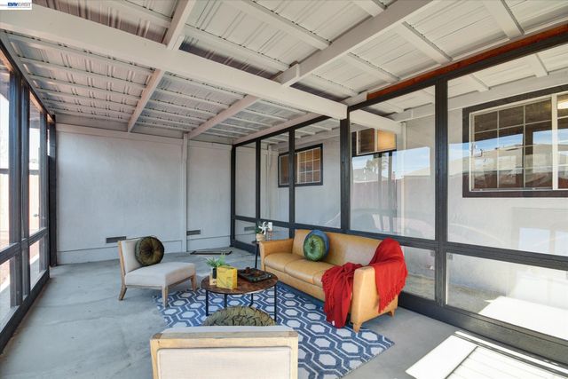 147 Wisteria Dr, East Palo Alto, CA 94303