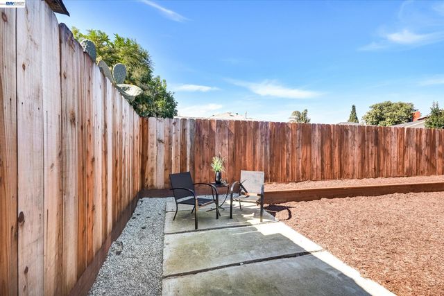 147 Wisteria Dr, East Palo Alto, CA 94303