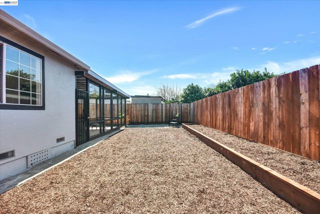 147 Wisteria Dr, East Palo Alto, CA 94303