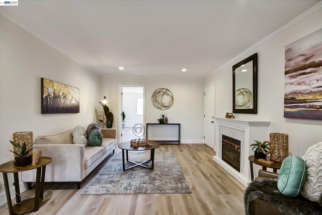 147 Wisteria Dr, East Palo Alto, CA 94303