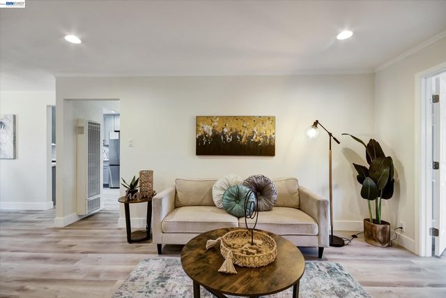 147 Wisteria Dr, East Palo Alto, CA 94303