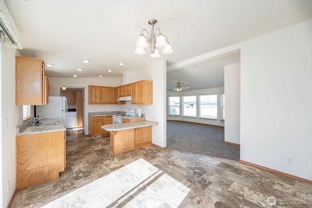 7160 SE Bayview Avenue, Othello, WA 99344