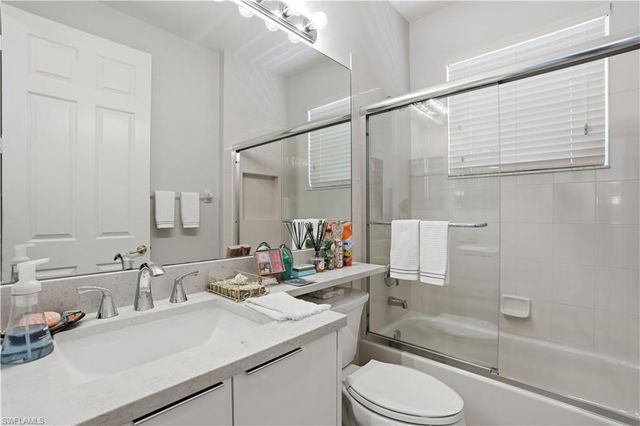 2033 Isla De Palma CIR, Naples, FL 34119