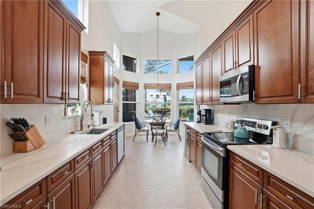 2033 Isla De Palma CIR, Naples, FL 34119