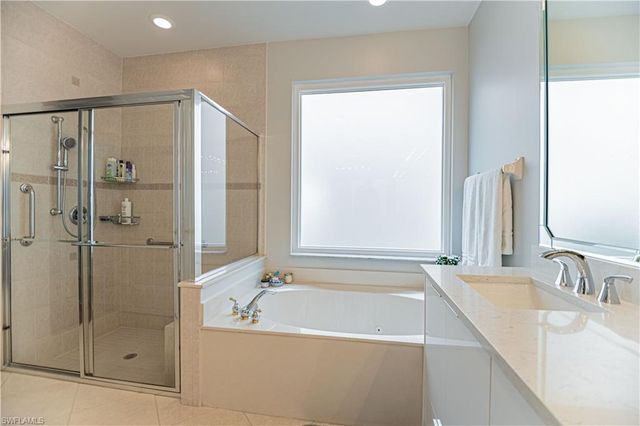 2033 Isla De Palma CIR, Naples, FL 34119