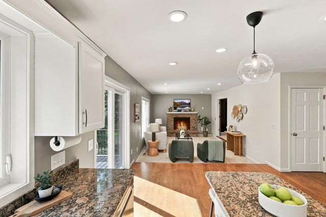 555 White Pine Way, Eagan, MN 55123