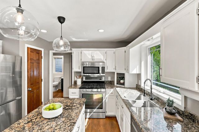 555 White Pine Way, Eagan, MN 55123
