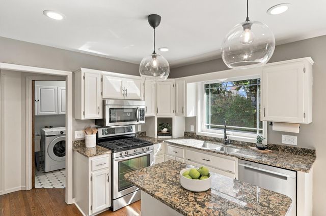 555 White Pine Way, Eagan, MN 55123