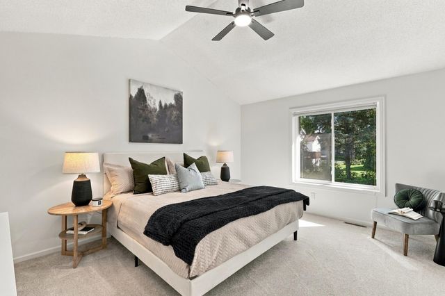 555 White Pine Way, Eagan, MN 55123