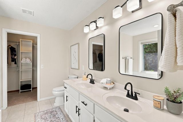 555 White Pine Way, Eagan, MN 55123