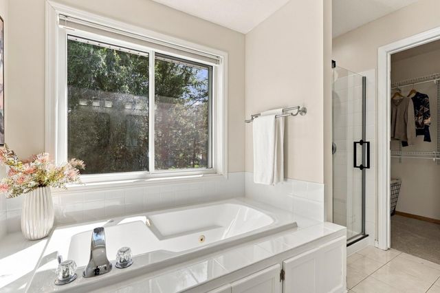 555 White Pine Way, Eagan, MN 55123