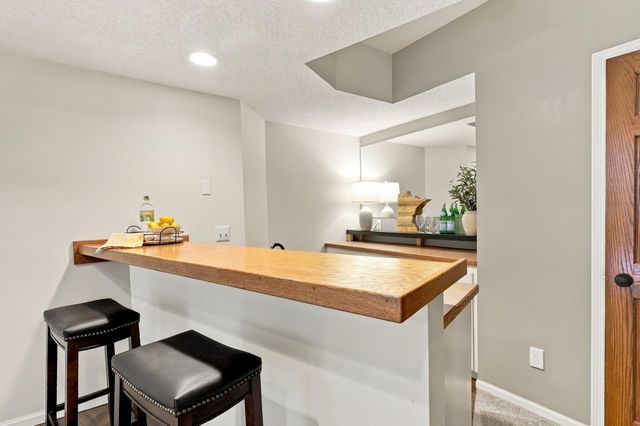 555 White Pine Way, Eagan, MN 55123
