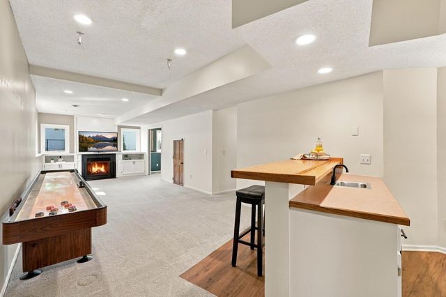 555 White Pine Way, Eagan, MN 55123