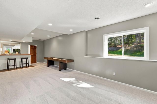 555 White Pine Way, Eagan, MN 55123