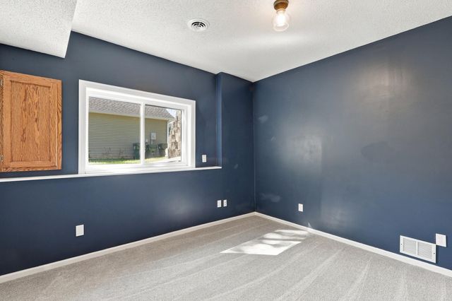 555 White Pine Way, Eagan, MN 55123