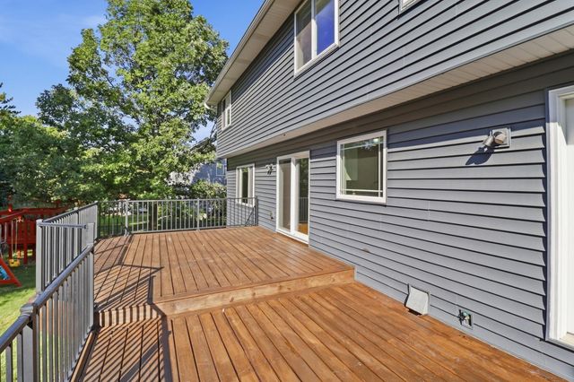 555 White Pine Way, Eagan, MN 55123