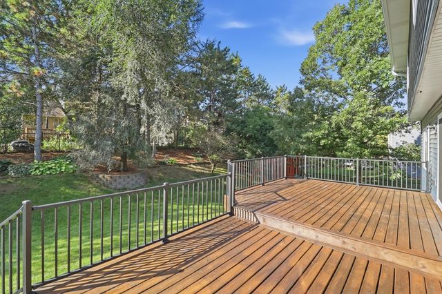 555 White Pine Way, Eagan, MN 55123