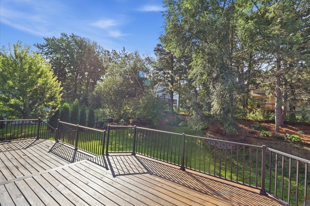 555 White Pine Way, Eagan, MN 55123