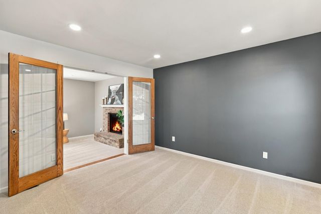 555 White Pine Way, Eagan, MN 55123