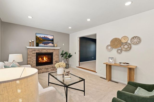 555 White Pine Way, Eagan, MN 55123