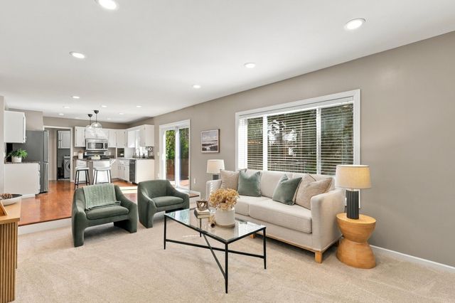 555 White Pine Way, Eagan, MN 55123