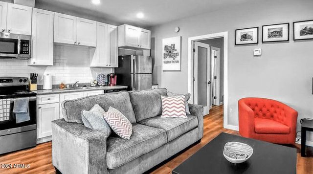 331 N 13TH Place, Phoenix, AZ 85006