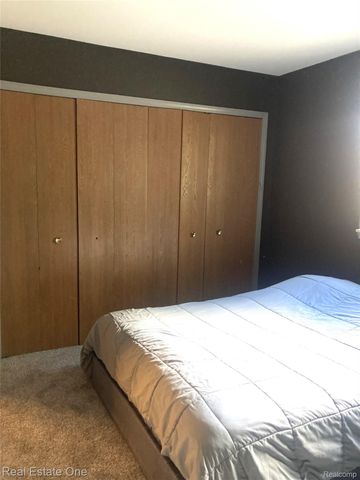 3700 Old Creek 124, Troy, MI 48084