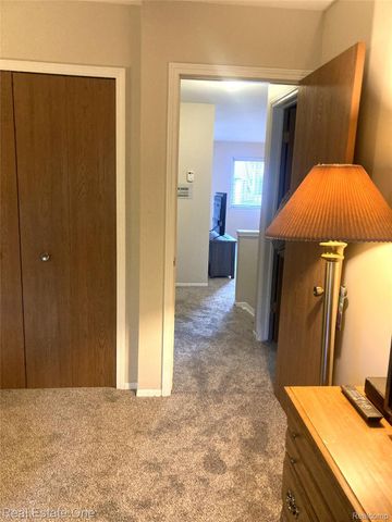 3700 Old Creek 124, Troy, MI 48084