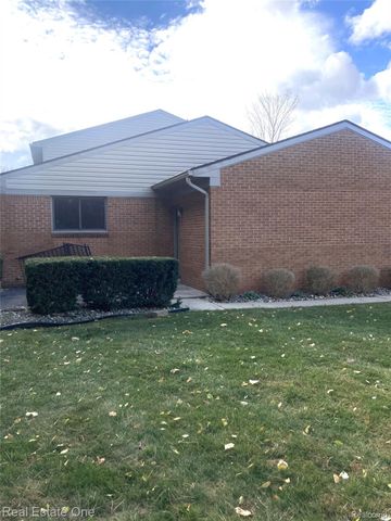 3700 Old Creek 124, Troy, MI 48084