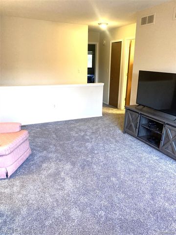 3700 Old Creek 124, Troy, MI 48084