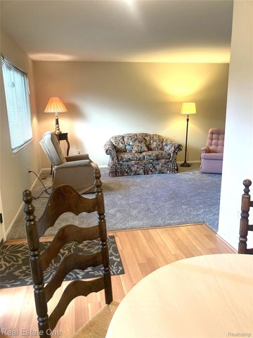 3700 Old Creek 124, Troy, MI 48084