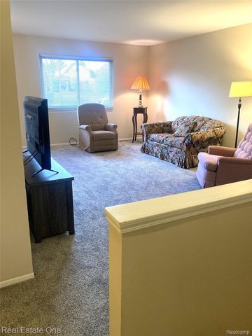 3700 Old Creek 124, Troy, MI 48084