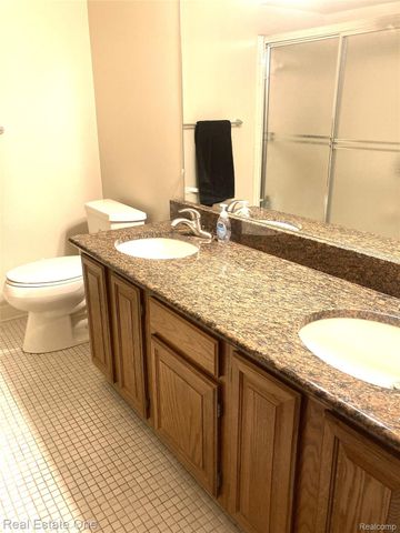 3700 Old Creek 124, Troy, MI 48084