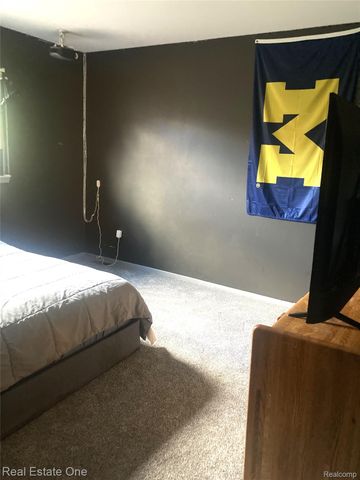 3700 Old Creek 124, Troy, MI 48084