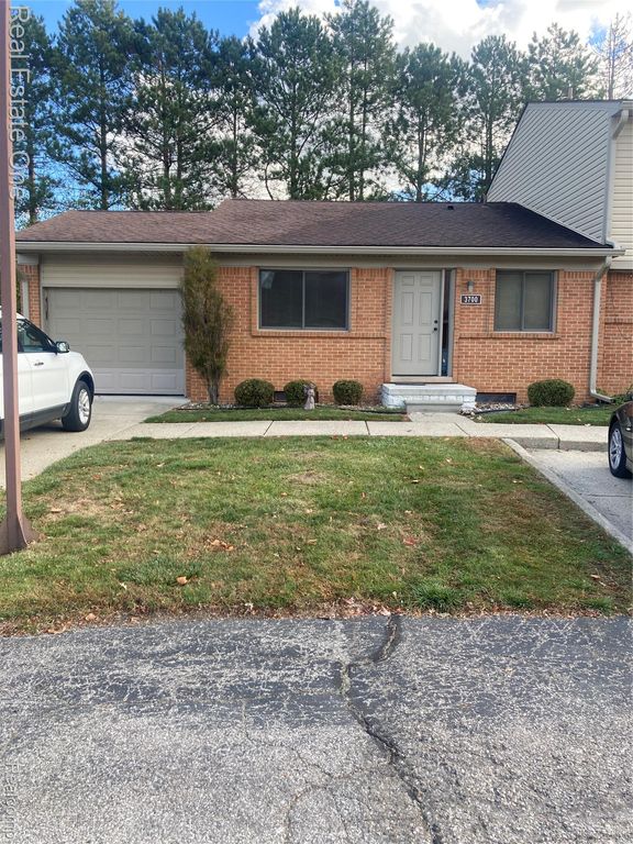 3700 Old Creek 124, Troy, MI 48084