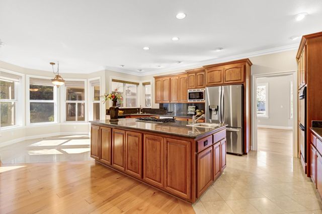 2812 Alder Point Dr, Roseville, CA 95661