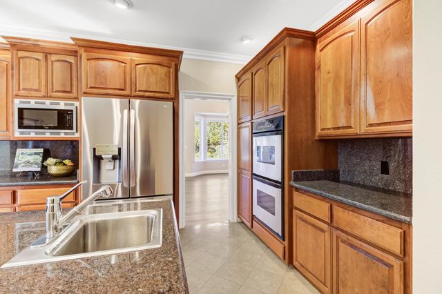 2812 Alder Point Dr, Roseville, CA 95661