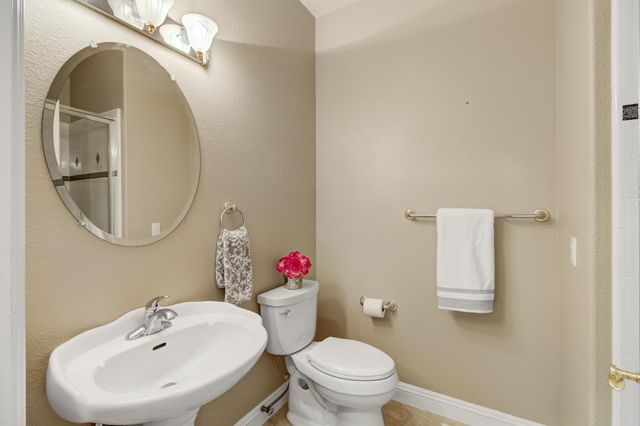 2812 Alder Point Dr, Roseville, CA 95661