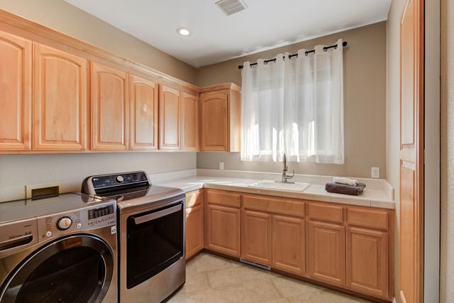 2812 Alder Point Dr, Roseville, CA 95661