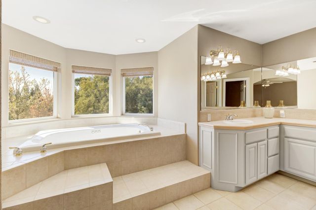 2812 Alder Point Dr, Roseville, CA 95661